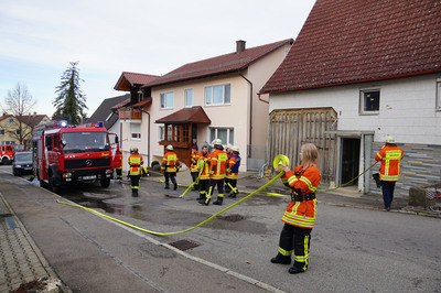 Beuren Balzholz: Brennender Esstisch verursacht strake Rauchentwicklung aus einem unbewohnten Haus 